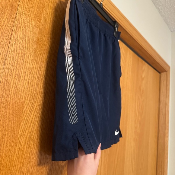 Nike men’s dry 9inch tennis shorts- thunder blue/white - Picture 8 of 9